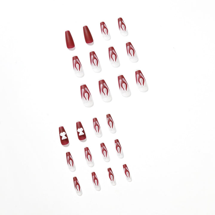 Kunstvolle Stiletto-Nägel mit feurigem Flammdesign Karnz