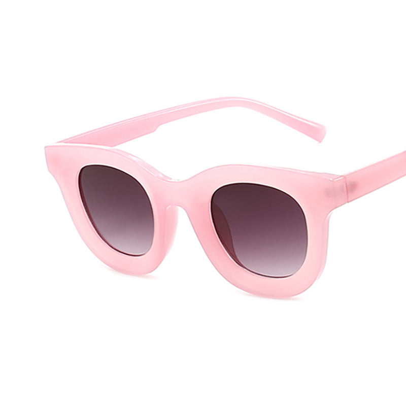 Retro-inspirierte klare Rahmen-Sonnenbrille