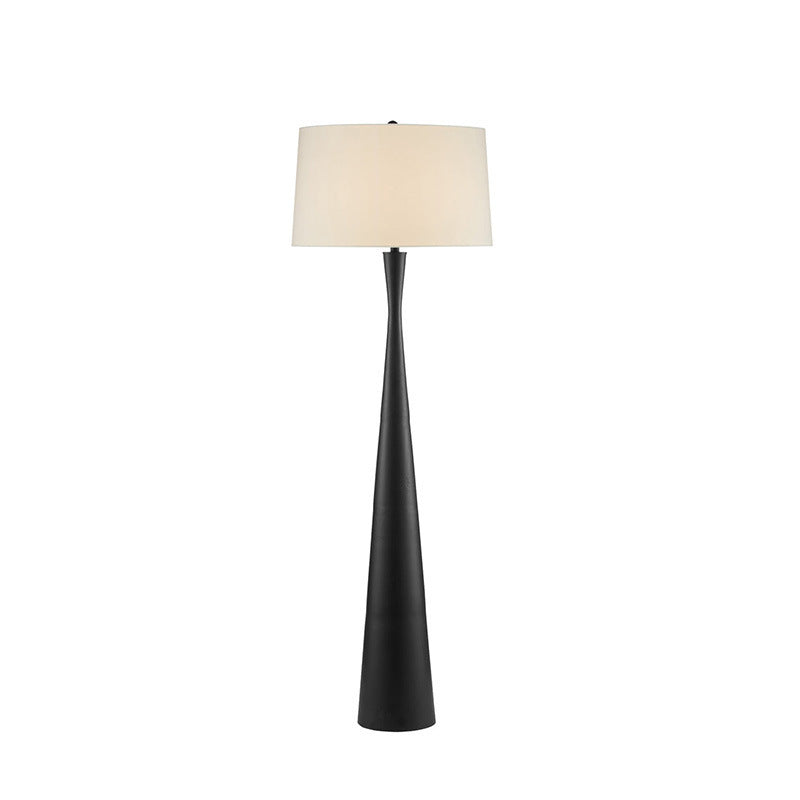 Moderne Stehlampe mit verstellbarem Lampenschirm