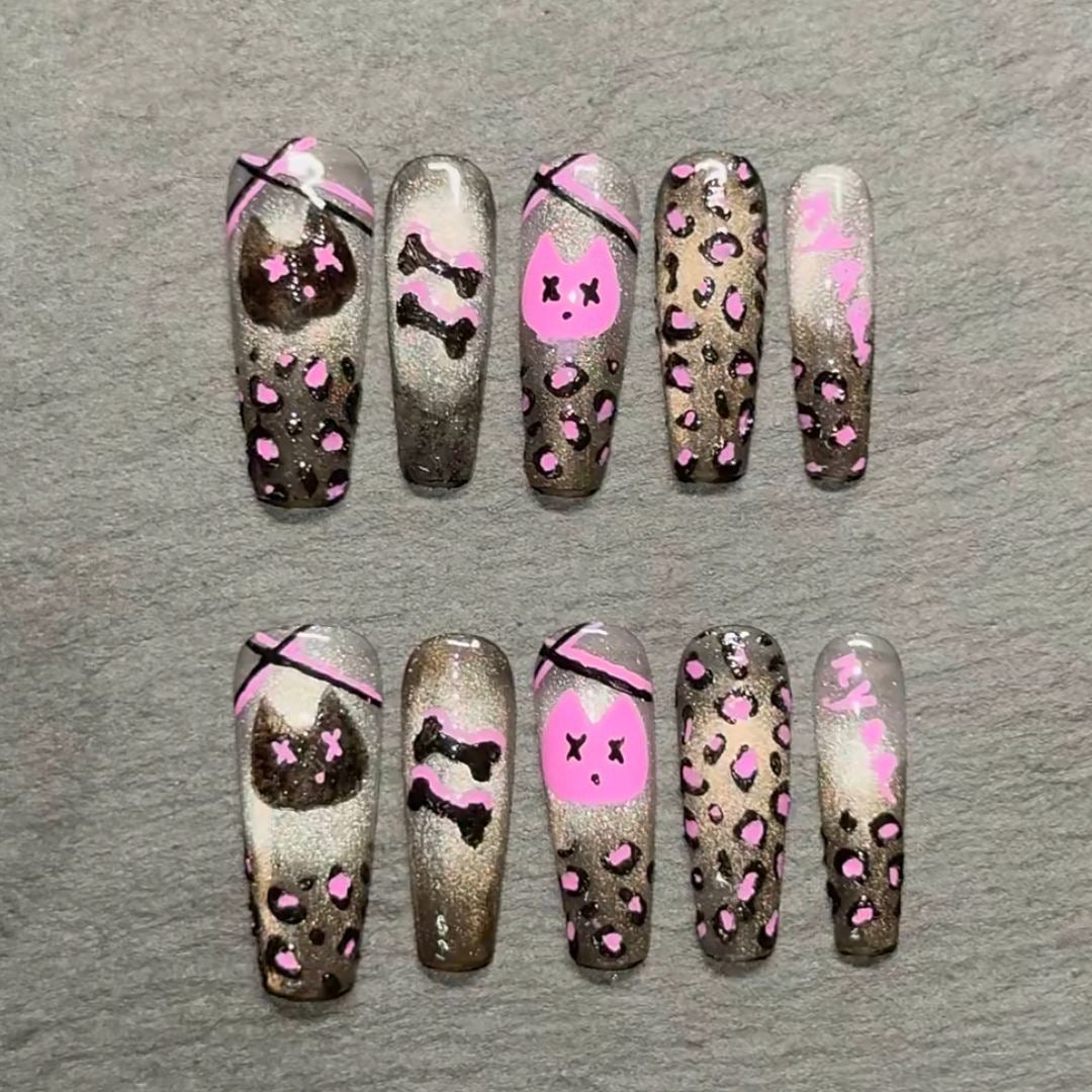 Stylische Glitzerstern-Nagelkunst Karnz