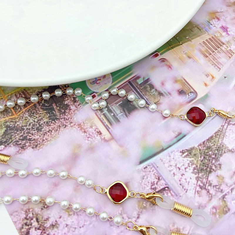 Elegante Perlenkette mit Goldenen Akzenten Karnz