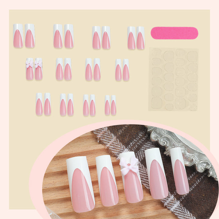 Charmantes dekoratives Press-On-Nagelset Karnz