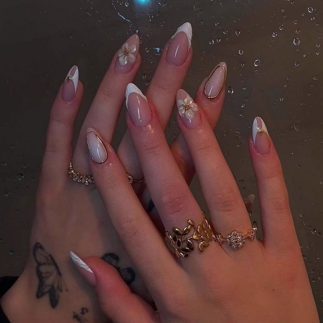 Elegante Kunstnägel mit Botanischen Designs Karnz