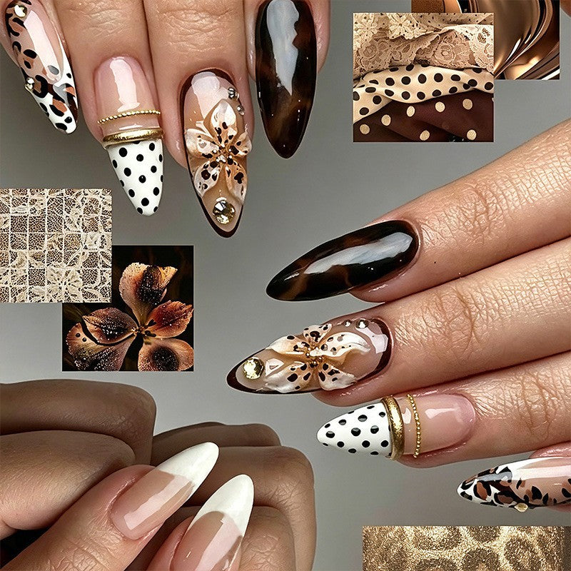 Elegantes und Künstlerisches Press-On Nageldesign-Kit Karnz