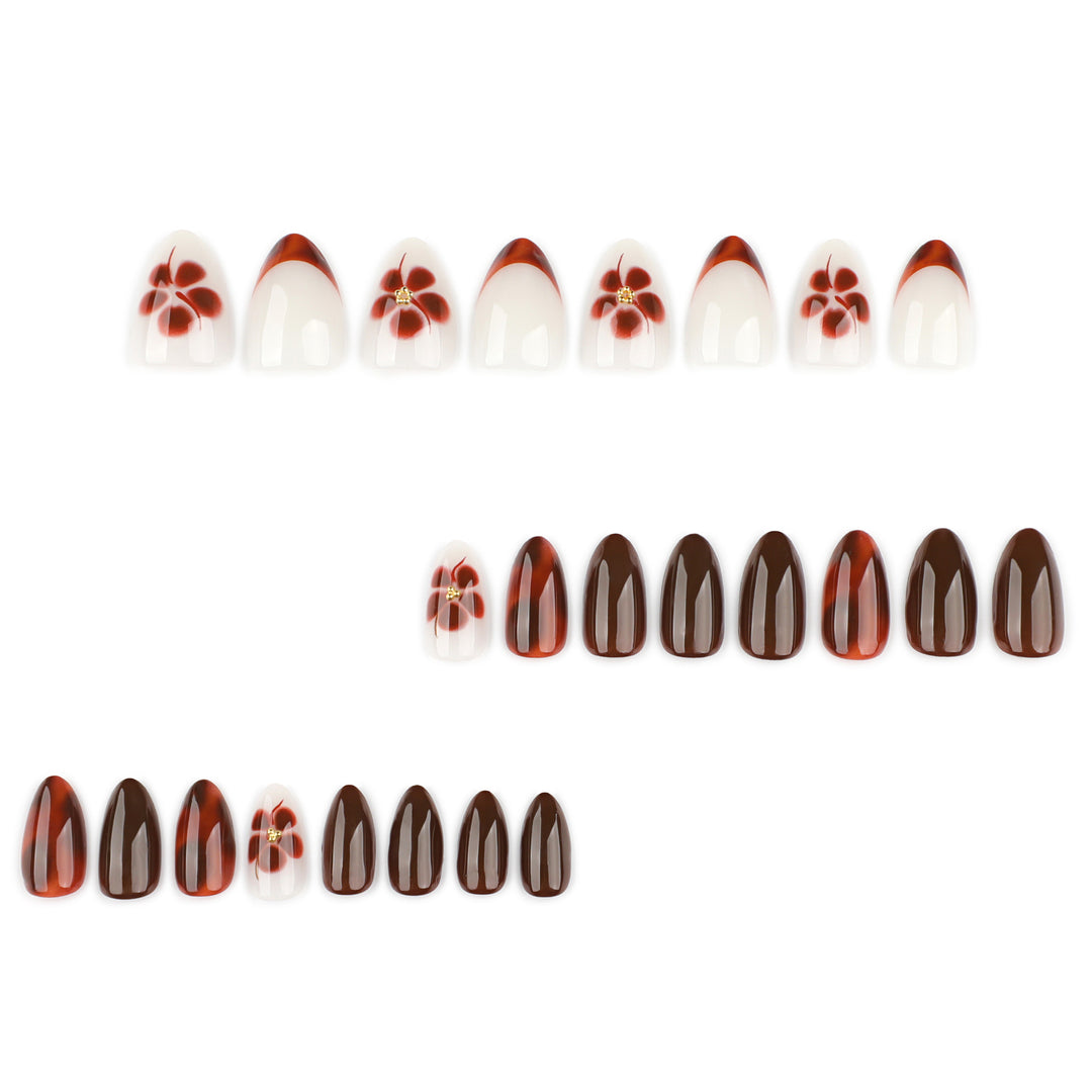 Kunstvolle Nagelverlängerungen mit eleganten floralem und glanzvollem Design Karnz