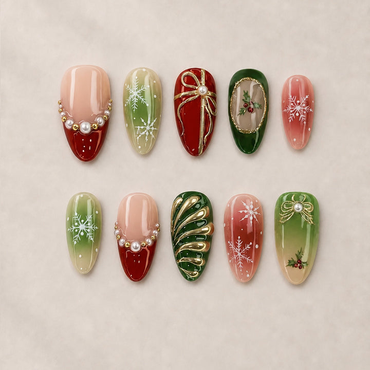 Festliche Kunstnägel mit Weihnachtsmotiven Karnz