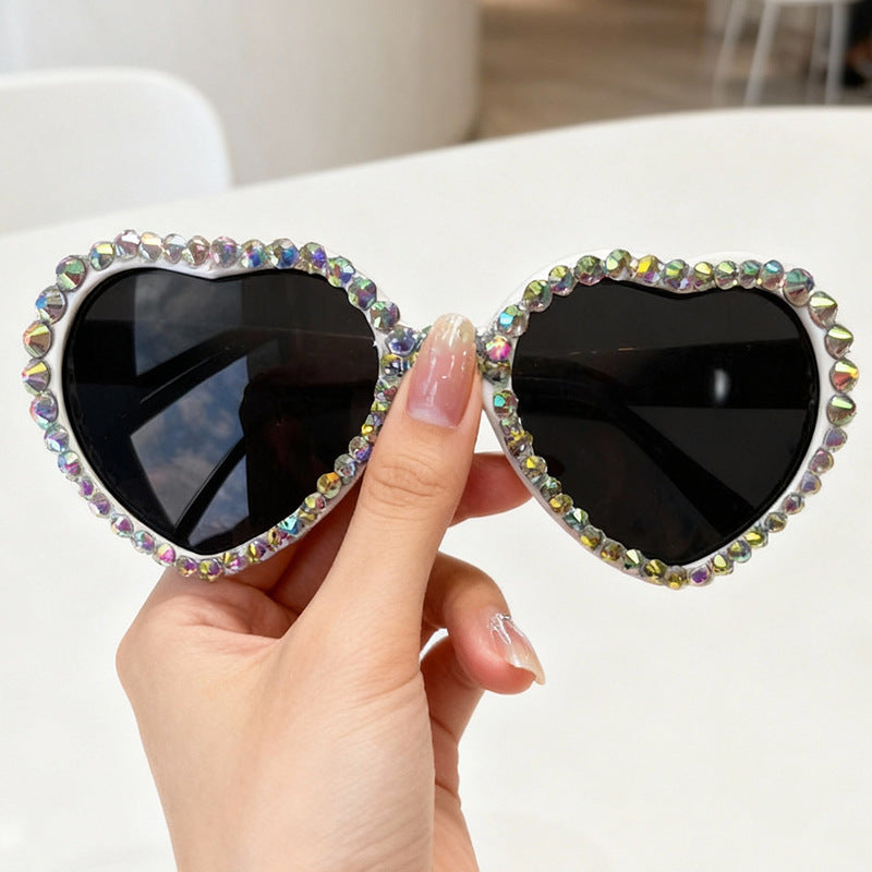 Herzförmige mit Strass verzierte Sonnenbrille Karnz