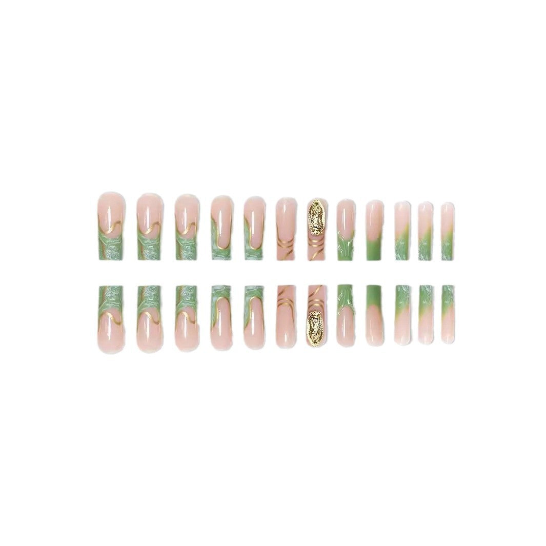 Elegante Detaillierte Nagelkunstverlängerungen Karnz
