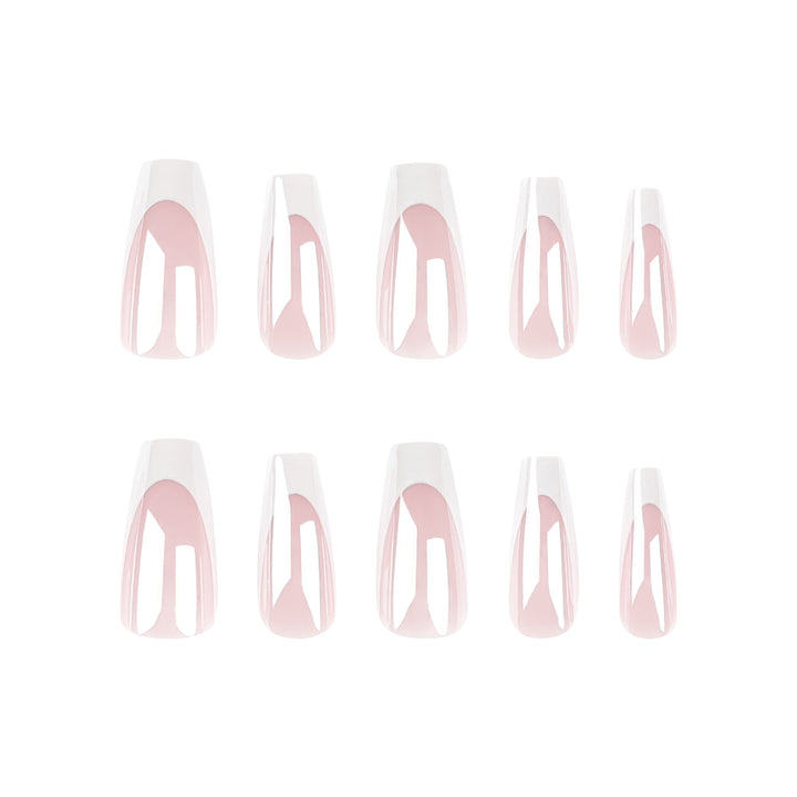 Elegante Nagelverlängerungen mit Hochglanz-Finish und präzisem French-Tip Karnz