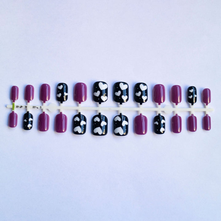 Künstlerisches Nagelkunst-Design-Kit mit einzigartigen Mustern