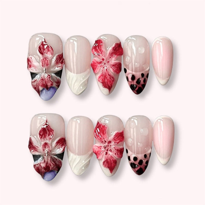 Kunstnagelset mit floralen 3D-Designs und eleganten Akzenten Karnz