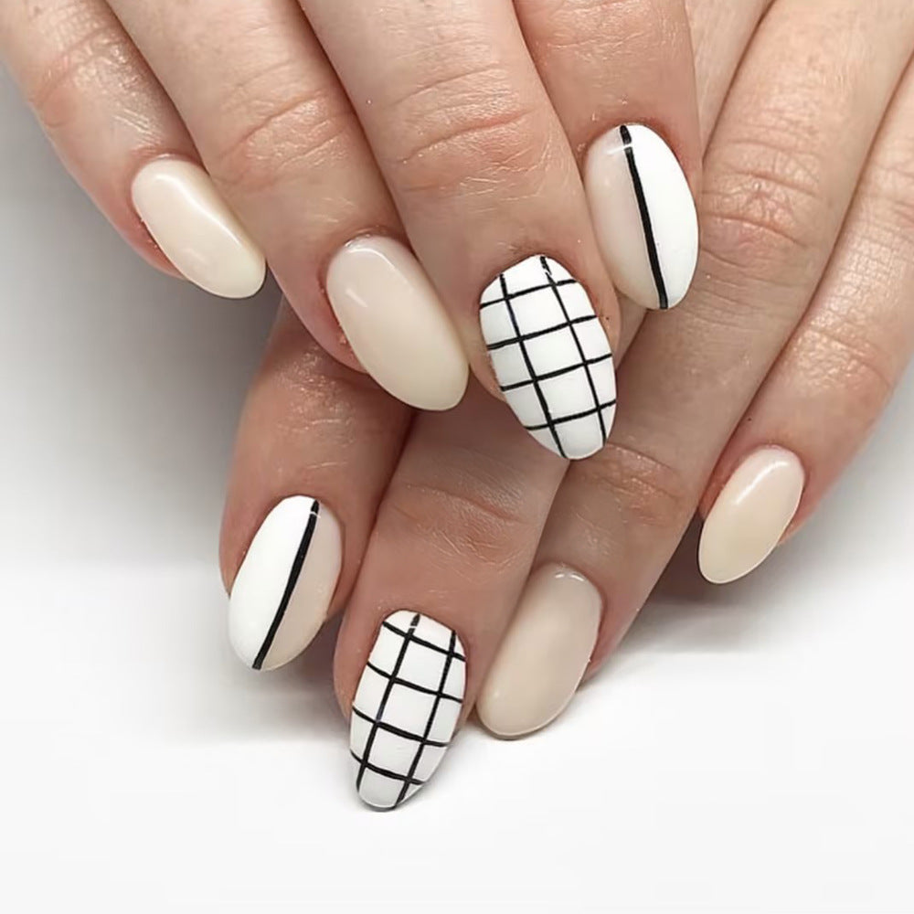 Elegante Geometrische Press-On Nagelkunst Karnz