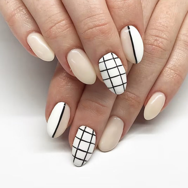 Elegante Geometrische Press-On Nagelkunst Karnz