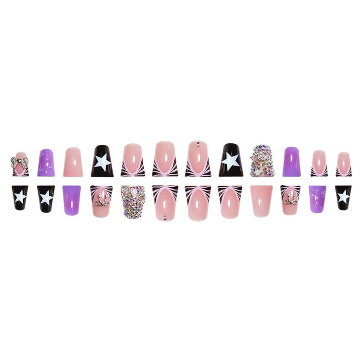 Glamouröse Nagelkunstverlängerungen mit Strassakzenten Karnz
