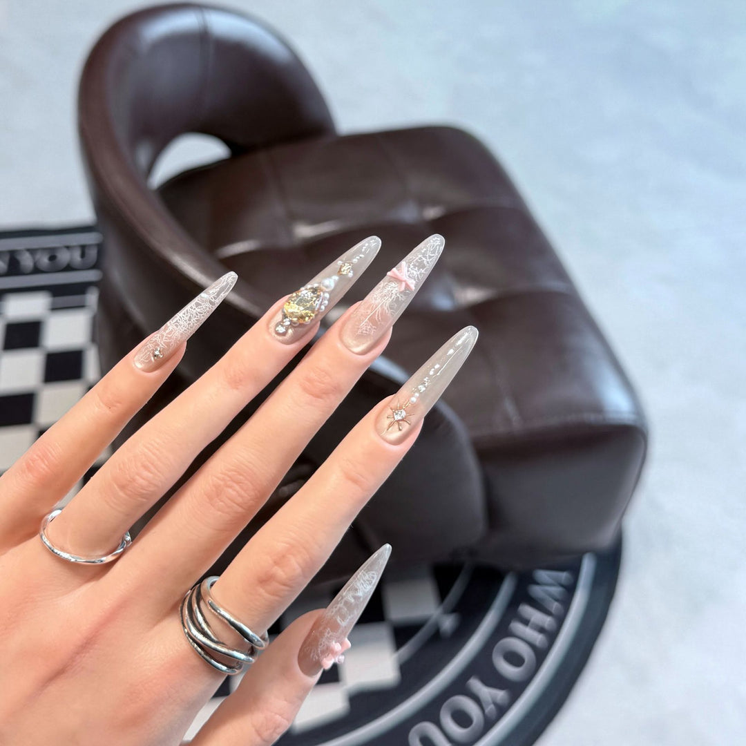 Dekorative Press-On Nagelspitzen Karnz