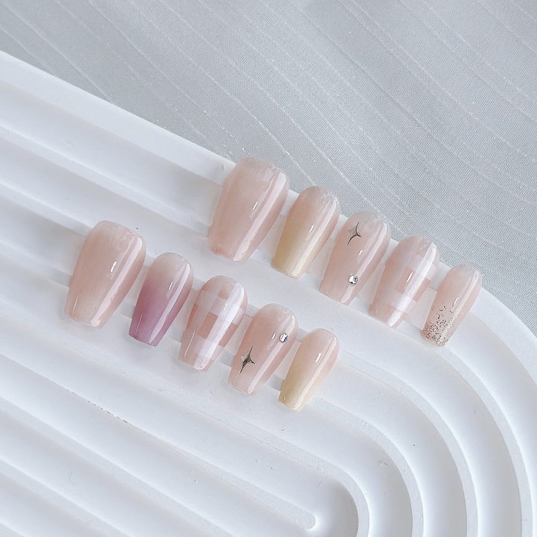 Elegantes Press-On Nagelkunstset mit glitzernden Akzenten
