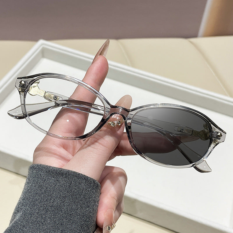 Damen modische optische Brille im eleganten Ova-Design mit goldenen Akzenten Karnz