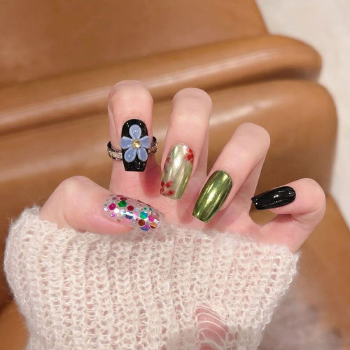 Künstlerisches, floral inspiriertes Press-On-Nagel-Set Karnz