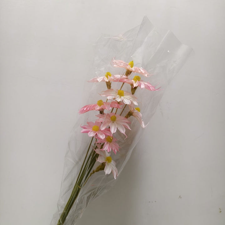 Vibrant künstlicher Blumenstrauß mit stilvoller Verpackung