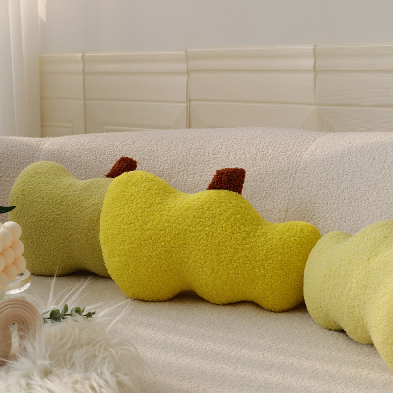 Nierenförmiges Dekokissen aus Bouclé‑Teddy mit weicher Polyesterfüllung Karnz