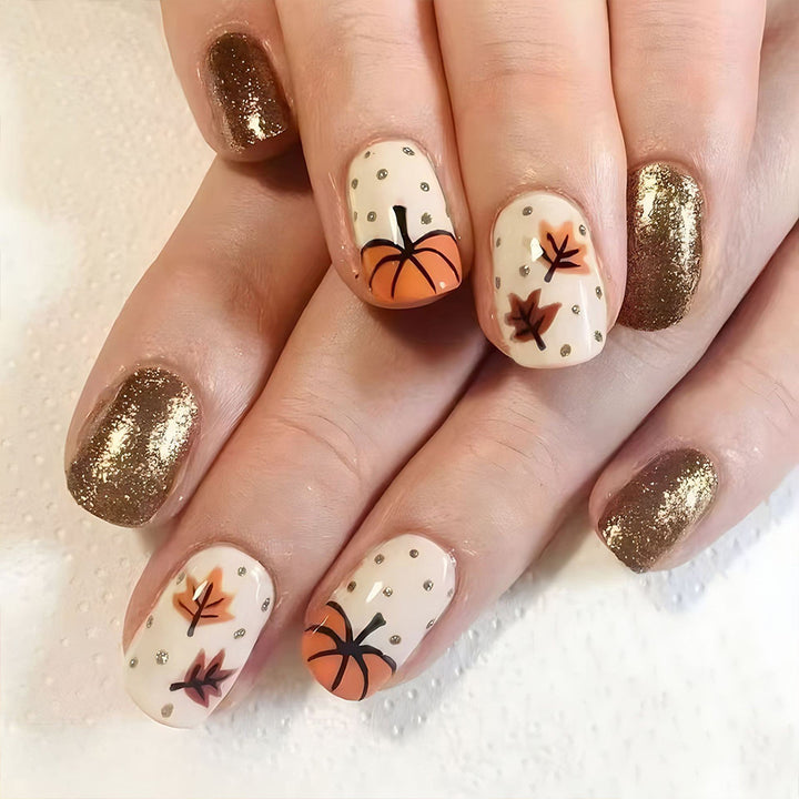 Herbst-inspirierte dekorative Nagelkunst Karnz