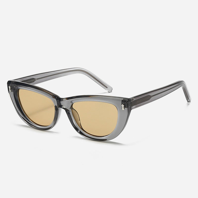 Damen Cat-Eye Sonnenbrille mit transparentem Rahmen und braunen Gläsern Karnz