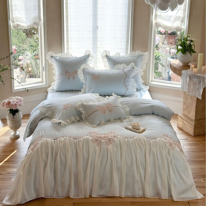 Romantisches Bettwäschenset mit Chiffon‑Volant, zarter Spitzen- und Schmetterlingsstickerei
