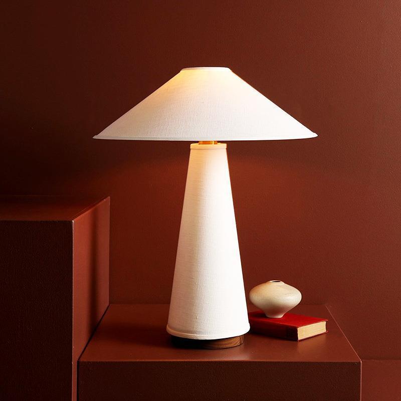 Elegante Kegel Tischlampe
