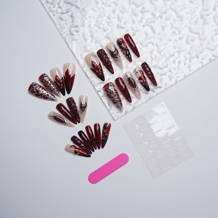 Kunstnagelset mit kunstvollen Designs Karnz