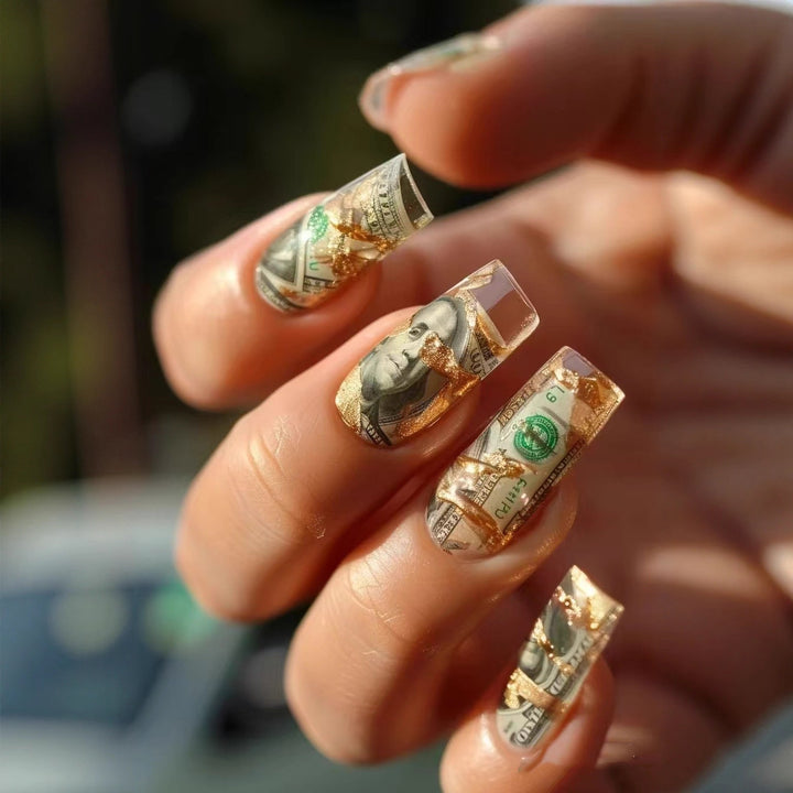 Kunstvolle Nagelverlängerungen mit Eleganten Spitzen Karnz