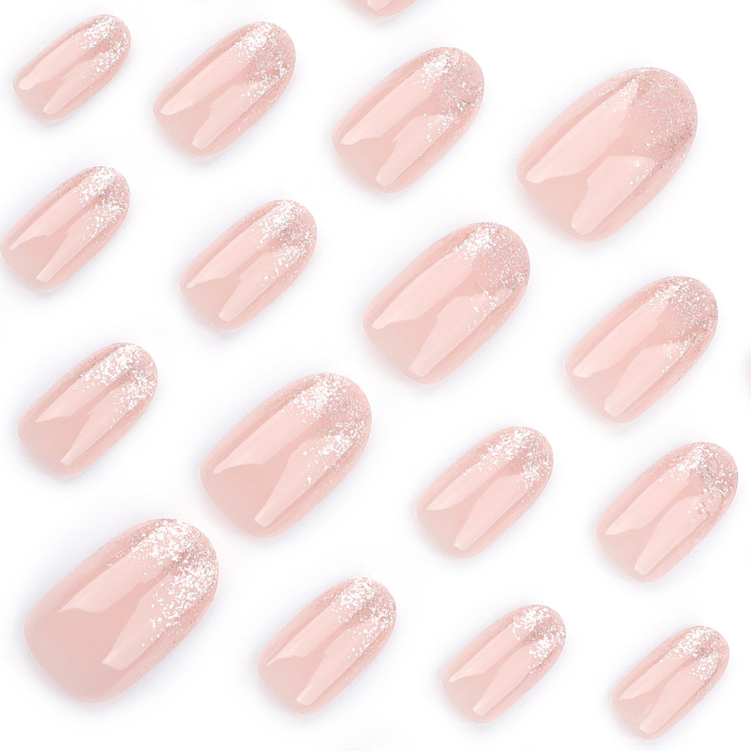 Glitzernde Nagelverlängerungen mit elegantem Farbverlauf Karnz