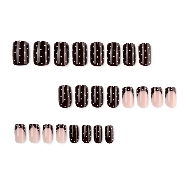 Kunstvolle Nagelkunst mit trendigem Punktedesign Karnz