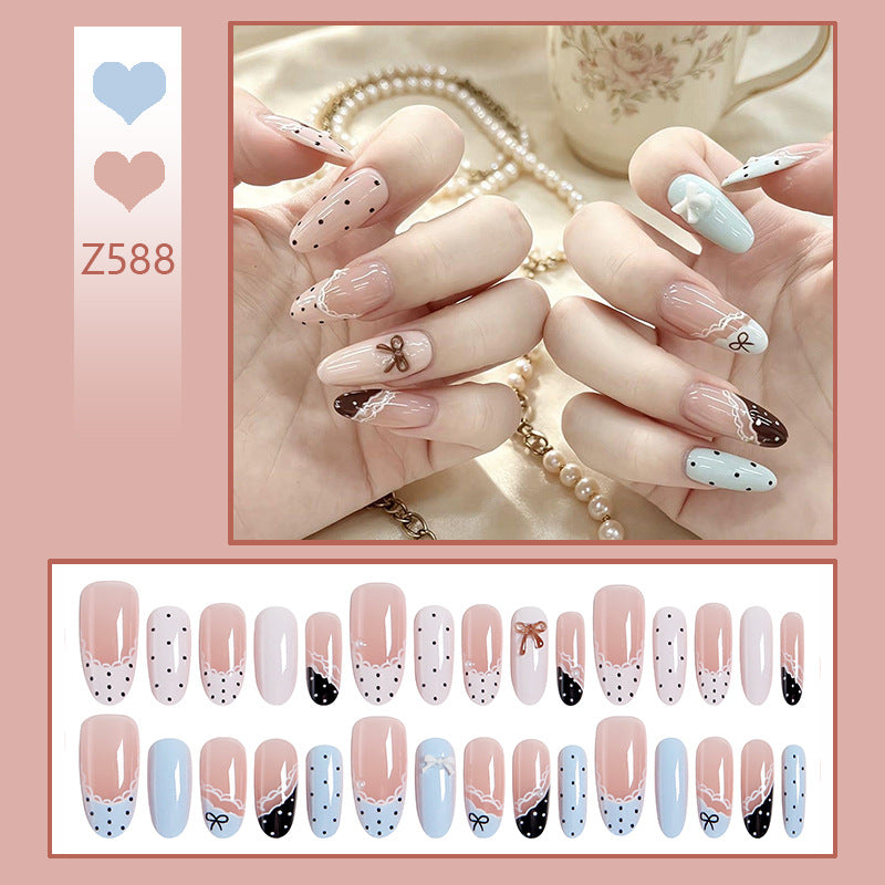 Kunstnagelset mit eleganten Akzenten und feinen Designs Karnz