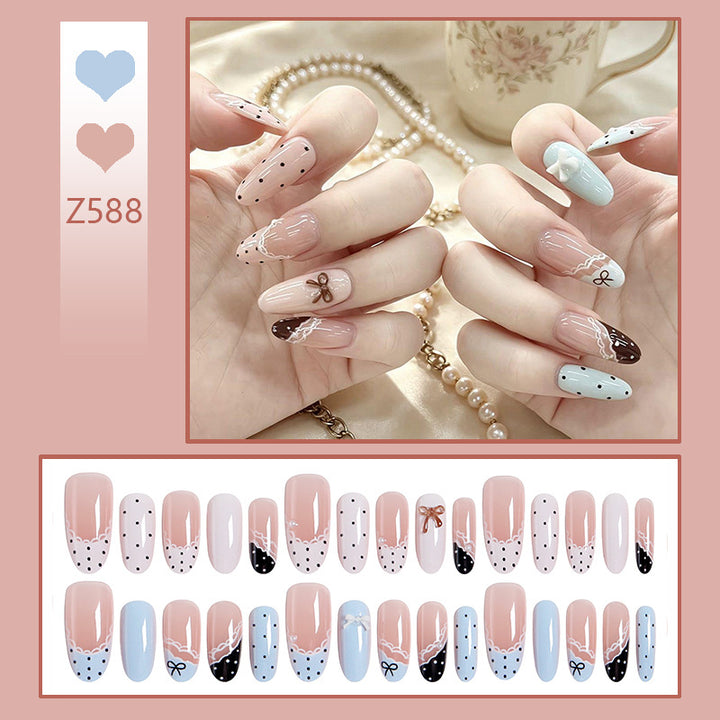 Kunstnagelset mit eleganten Akzenten und feinen Designs Karnz