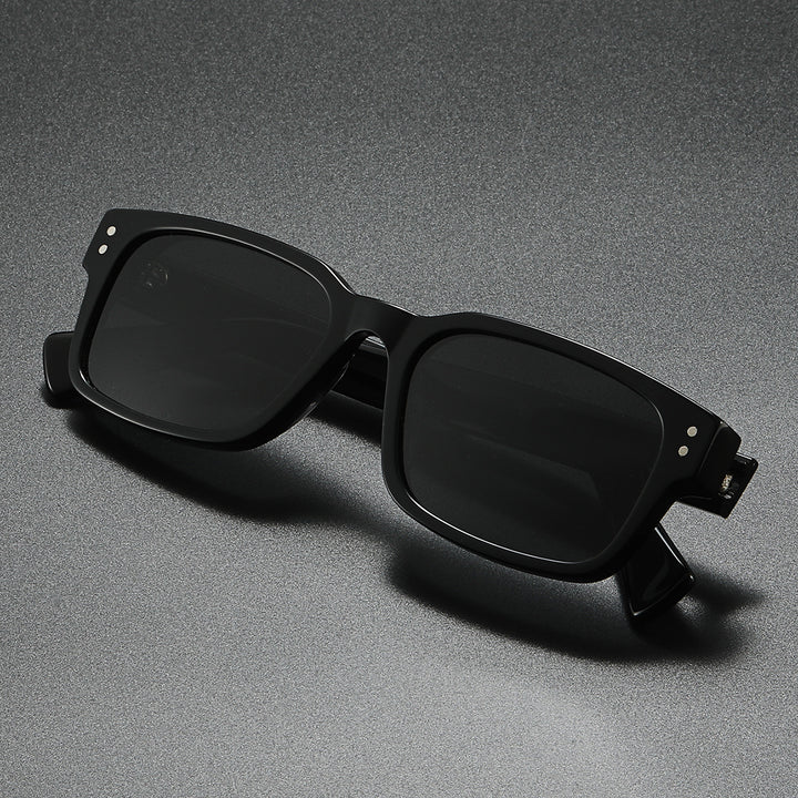 Damen Sonnenbrille im modernen, minimalistischen Design Karnz