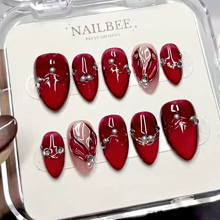 Dekoratives Press-On-Nagelkunst-Set mit Perlenakzenten Karnz