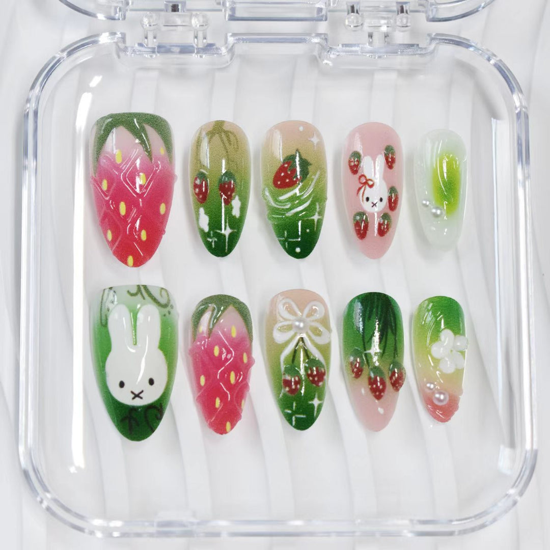 Künstlerisches Floral Press-On Nagelset Karnz