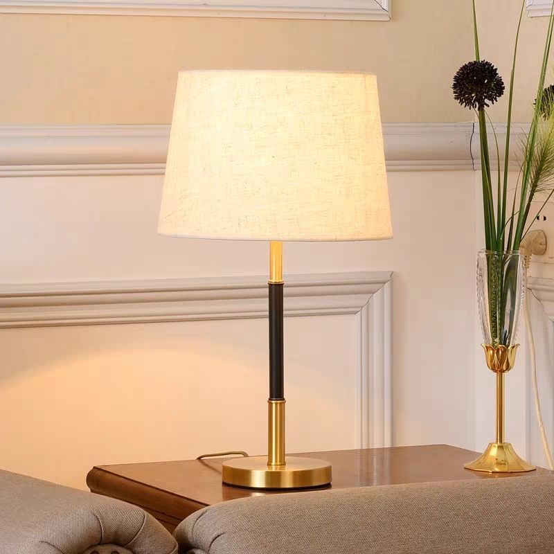 Elegante minimalistische Tischlampe