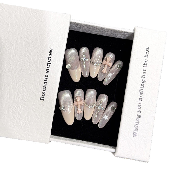 Künstliche Kunstnägel mit Glamourösen Strass- und Sternenapplikationen Karnz