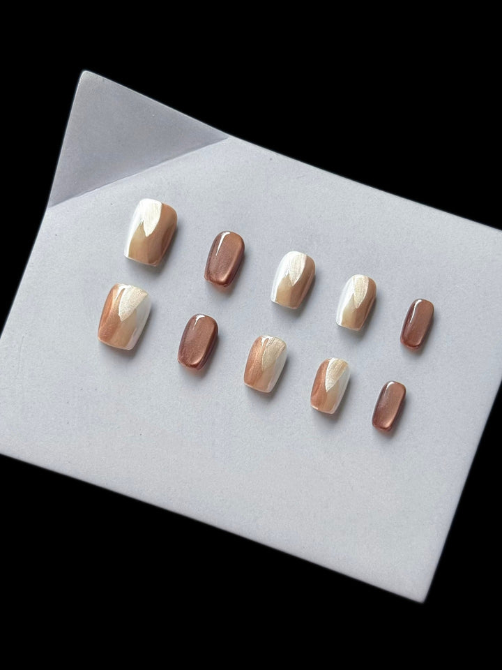 Chic Press-On Nail Art Set mit eleganten neutralen Tönen
