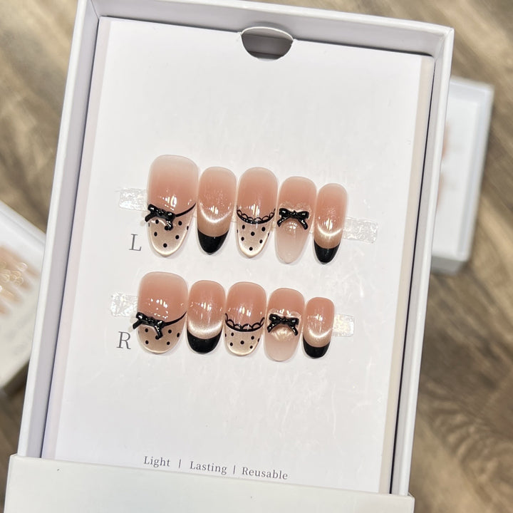 Elegantes wiederverwendbares Press-On-Nail-Art-Set mit charmanten Schleifenakzenten Karnz