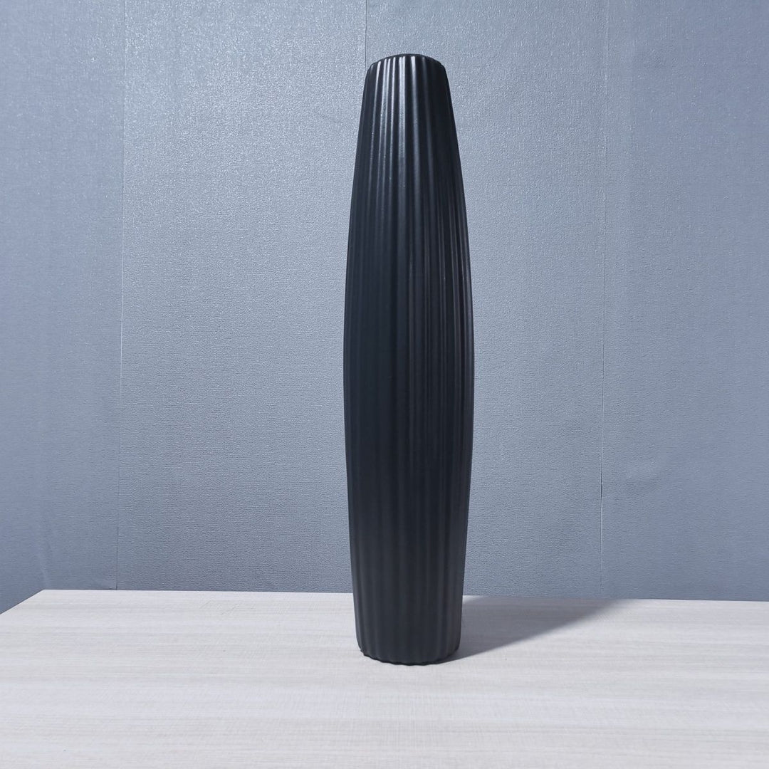 Elegante große dekorative gerippte Vase Karnz