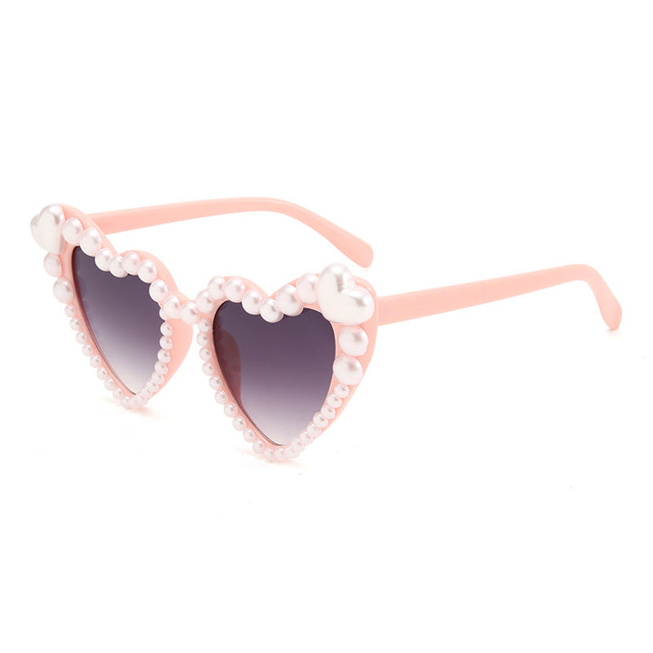 Herzförmige, mit Perlen akzentuierte Sonnenbrille