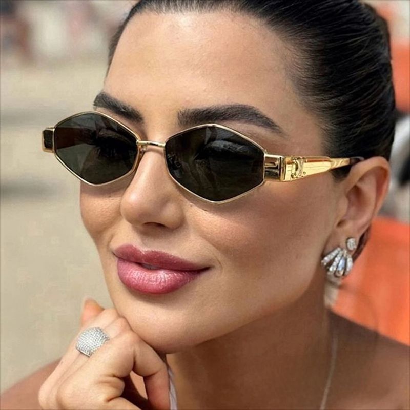 Damen modische hexagonale Sonnenbrille mit schützendem Gläsern und stilvollem Metallrahmen Karnz