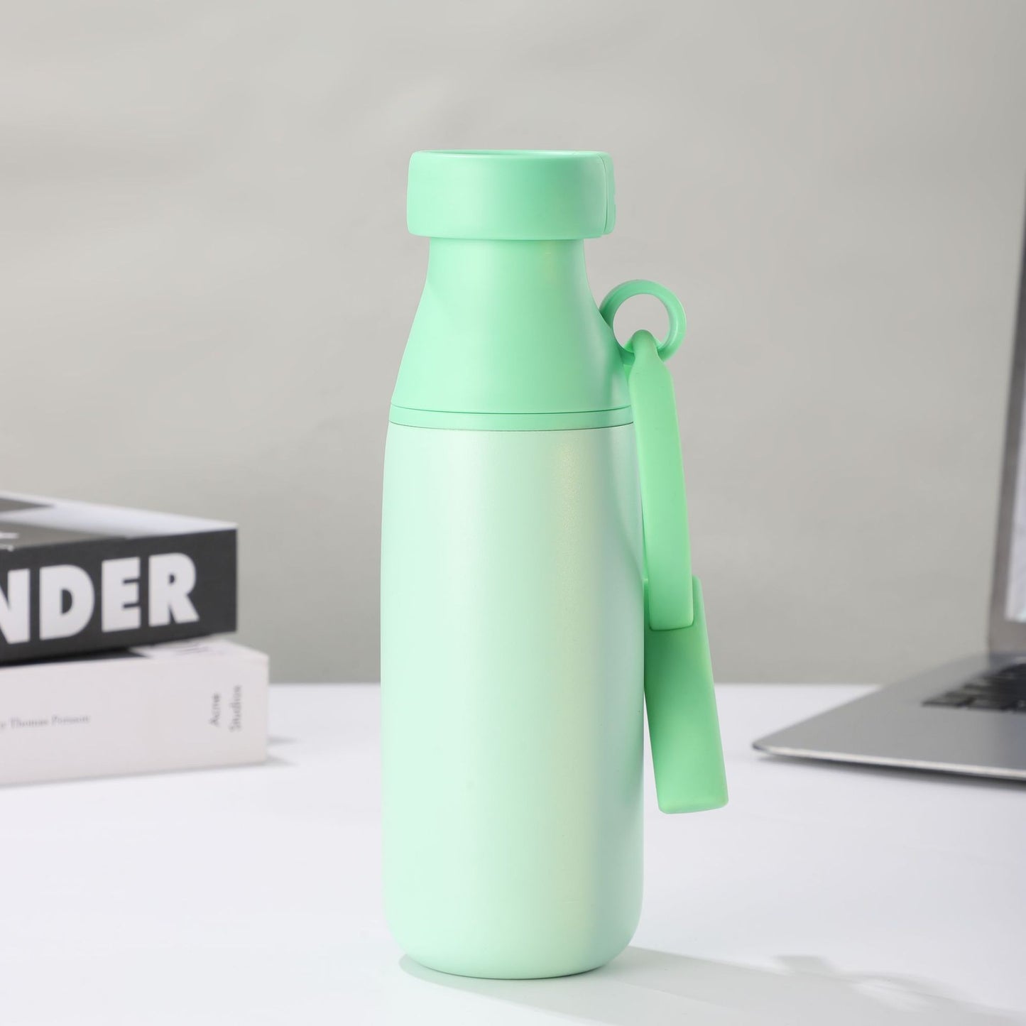 Damen isolierte Wasserflasche mit praktischer Trageschlaufe Karnz