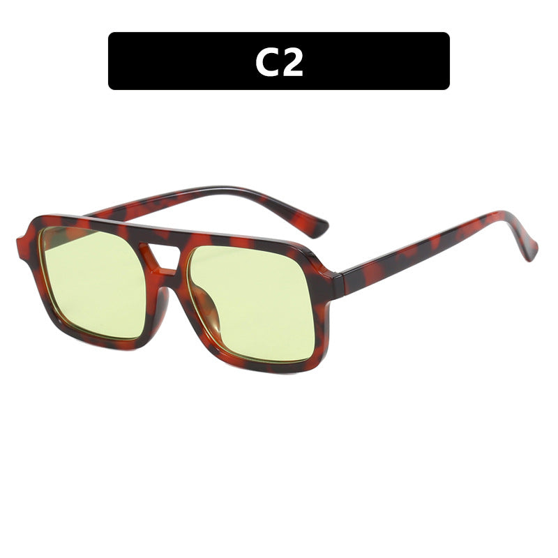 Damen moderne quadratische Sonnenbrille mit schützendem UV-Filter und transparentem Rahmen Karnz