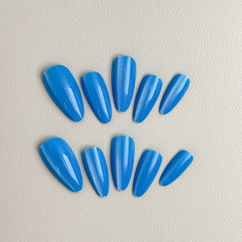 Elegante Kunstnägel mit spitzem Design Karnz