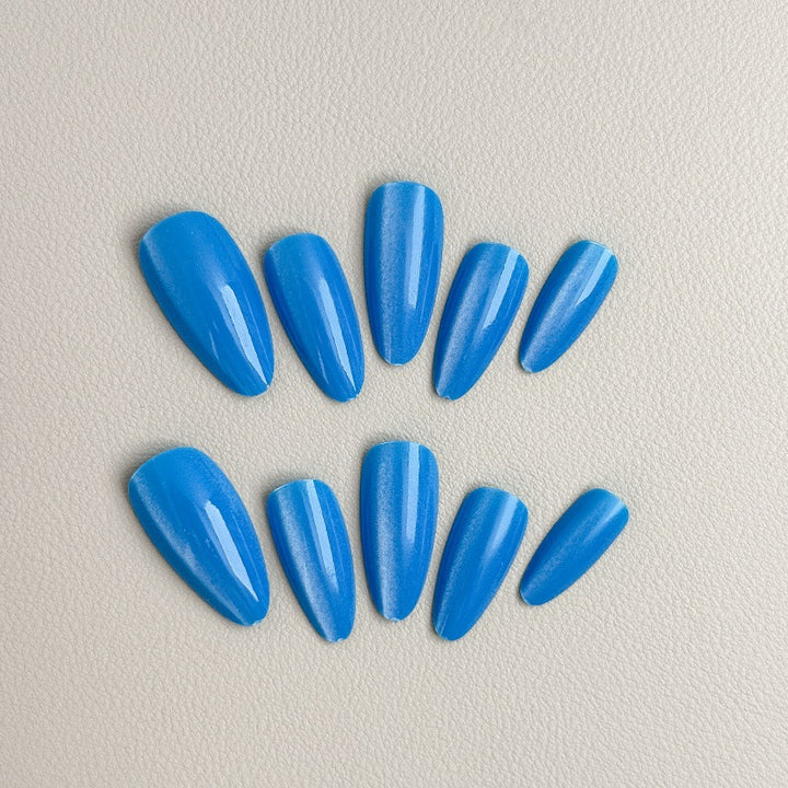 Elegante Kunstnägel mit spitzem Design Karnz