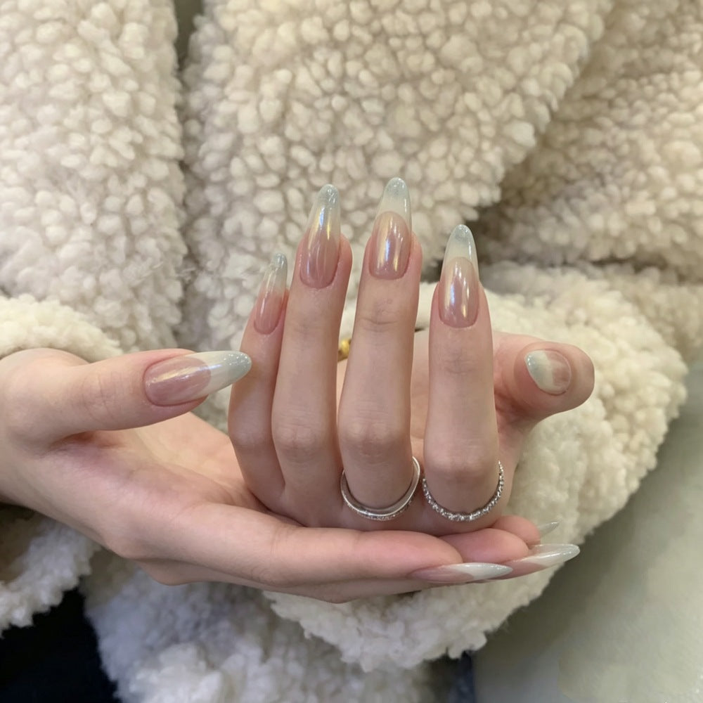 Glamouröse Kunstnägel Im Modernen Ombre-Design Karnz
