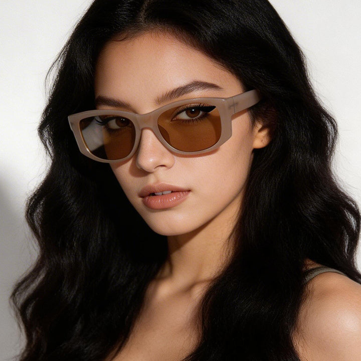 Damen stylische Sonnenbrille mit modernem transparentem Rahmen Karnz